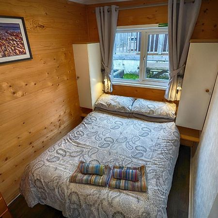 Caswell Beach Chalet 70 Located In Gower Peninsula Swansea Exteriör bild