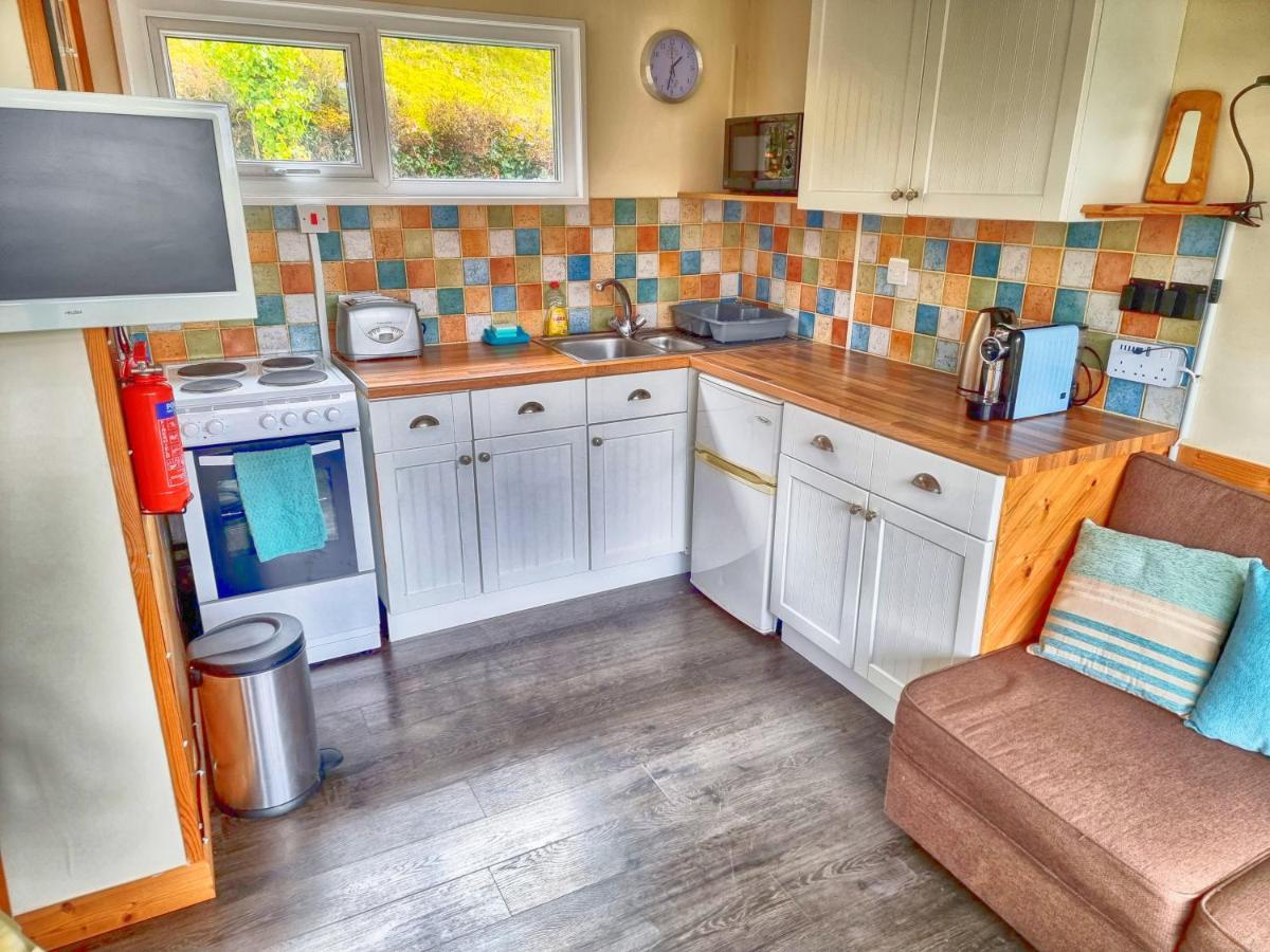 Caswell Beach Chalet 70 Located In Gower Peninsula Swansea Exteriör bild