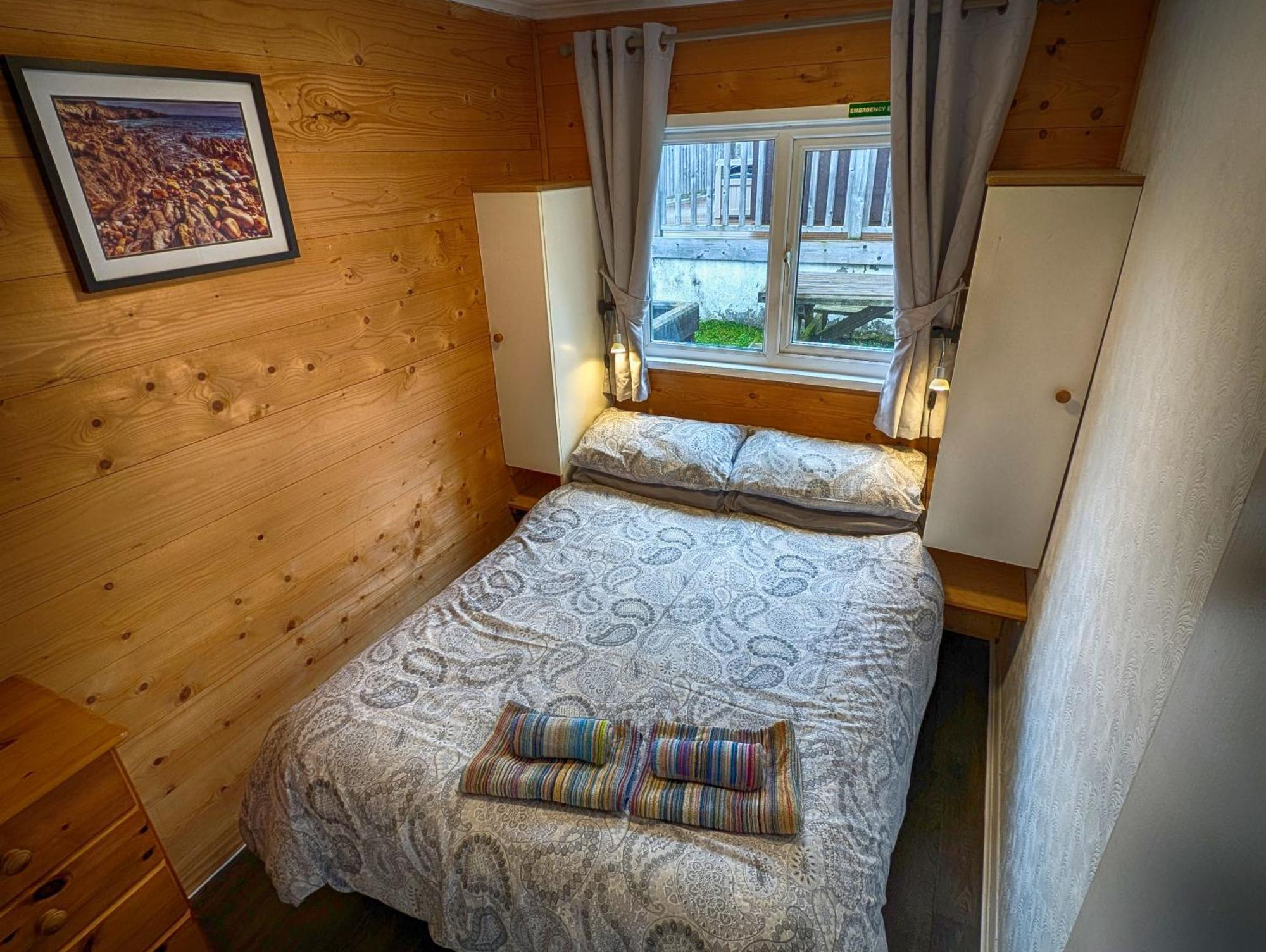 Caswell Beach Chalet 70 Located In Gower Peninsula Swansea Exteriör bild